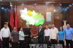 Une délégation du Parti du peuple cambodgien à Bac Ninh