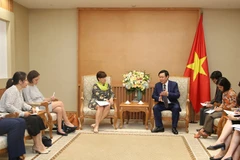 Le vice-PM Vuong Dinh Hue reçoit l’ambassadrice belge