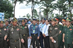 Des officiers cambodgiens en visite dans la province de Binh Phuoc