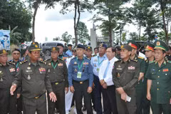 Des officiers cambodgiens en visite dans la province de Binh Phuoc