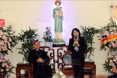 La vice-présidente Dang Thi Ngoc Thinh adresse ses vœux de Noël au diocèse de Bui Chu