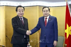 Le président de l'Assemblée nationale, Trân Thanh Mân, rencontre le président du Parti démocrate constitutionnel du Japon, Noda Yoshihiko. Photo: VNA