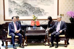 Le ministre des Affaires étrangères Bui Thanh Son rencontre son homologue chinois Wang Yi. Photo: VNA