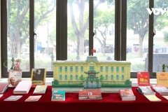 Exposition de 300 livres sur la Révolution d’août et la Fête nationale 