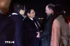 Le Premier ministre Pham Minh Chinh quitte l'aéroport de Kazan. Photo: VNA