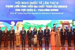 Délégués lors du 8e symposium du réseau des géoparcs d'Asie-Pacifique (8th Asia Pacific Geoparks Network Symposium). Photo: VNA