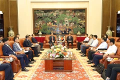 Le secrétaire du Comité du Parti pour la province de Hung Yên (Nord), Nguyen Huu Nghia, reçoit l’ambassadeur de République de Corée au Vietnam, Choi Youngsam. Photo: baohungyen.vn