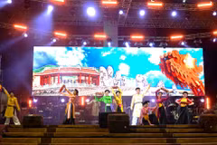 Le numéro "Trông com" (tambourin oblong) du troupe du théâtre Lê Ngoc présenté lors du 9e festival de danse et de rythme des tambours de Kuala Lumpur. Photo: VNA
