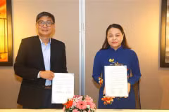 Le Comité central du Front de la Patrie coopère avec l’Association du peuple de Singapour. Photo: VNA