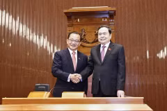 Le président de l'AN du Vietnam Tran Thanh Man en visite officielle à Singapour