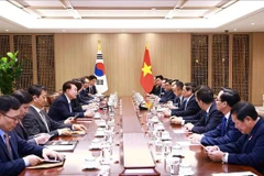 Le Premier ministre Pham Minh Chinh rencontre le président sud-coréen, Yoon Suk Yeol. Photo: VNA