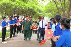 Gia Lai : Inhumation des restes de soldats volontaires et experts vietnamiens morts au Cambodge. Photo: VNA