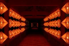 Initié en 2022, la "Fête des lumières" est proposée cette année dans le cadre du Festival de Huê afin de redonner vie au patrimoine grâce à un parcours mêlant lumière et musique avec différentes technologies et techniques de création. Photo: VietnamPlus