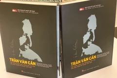 Le nouveau livre sur les œuvres de Trân Van Cân présenté au Musée des beaux-arts Vietnam.