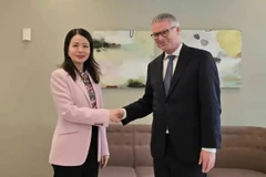 La vice-ministre des Affaires étrangères Nguyên Minh Hang et le secrétaire d’État permanent danois aux Affaires étrangères Jeppe Tranholm-Mikkelsen. Photo: baoquocte.vn
