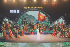 Le programme “Le Vietnam est résilient” organisé le 17 septembre pour collecter des fonds en faveur des habitants sinistrés. Photos : CTV/CVN