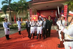 Cérémonie de rapatriement des restes de 12 martyrs, soldats volontaires et d'experts vietnamiens qui sont tombés dans deux provinces lao de Salavan et Sekong. Photo: VNA