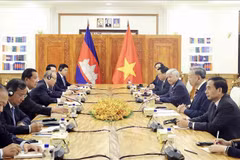 Entretien entre le président vietnamien Tô Lâm et le président du Parti du peuple cambodgien (PPC) et président du Sénat du Cambodge Samdech Techo Hun Sen, à Phnom Penh, le 12 juillet. Photo: VNA