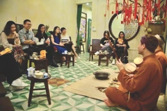 L’amour pour les arts traditionnels coule toujours dans les veines de nombreux jeunes vietnamiens. Photo : ND