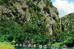 Ninh Binh agit pour réduire les déchets plastiques dans ses activités touristiques. Photo : ninhbinh.gov.vn