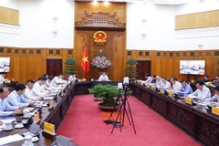 Le Premier ministre Pham Minh Chinh (centre) lors de la réunion, à Hanoi, le 23 mai. Photo : VNA