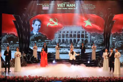 Lors du programme artistique célébrant le 76e anniversaire de l’appel à l’émulation patriotique du président Hô Chi Minh. Photo : VNA