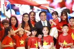 Le Premier ministre Pham Minh Chinh et son épouse lors de la rencontre, à Abu Dhabi, le 27 octobre. Photo: VNA