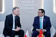 Le Premier ministre Pham Minh Chinh (à droite) rencontre le président polonais Andrzej Duda, en marge de la 15e réunion annuelle des nouveaux champions du WEF. Photo : VNA