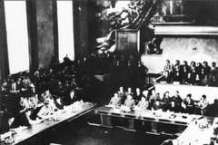 Ouverte un jour après la victoire de Diên Biên Phu voici 70 ans, la conférence de Genève s’est terminée par l’adoption des accords rétablissant la paix en Indochine. Photo d'archive: VNA