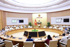 Le Premier ministre Pham Minh Chinh (centre) lors de la réunion du gouvernement consacrée au travail législatif, à Hanoi, le 24 août. Photo : VNA