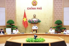Le Premier ministre Pham Minh Chinh (centre) lors de la réunion du gouvernement consacrée au travail législatif, à Hanoi, le 24 août. Photo: VNA