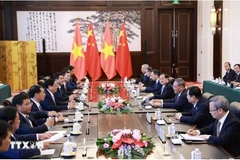 Entretien entre le Premier ministre vietnamien Pham Minh Chinh et le Premier ministre chinois Li Qiang, dans la ville de Dalian, province chinoise du Liaoning, le 24 juin 2024. Photo : VNA