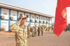 Des officiers lors d’une cérémonie des couleurs à la mission EUTM - RCA. Photo : EUTM-RCA/CVN
