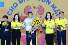 Le Premier ministre Phạm Minh Chinh s'inscrit comme donneur d'organes et de tissus, à Hanoi, le 19 mai. Photo : VNA