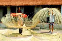 Le métier de tissage du carex de Kim Son. Photo: Centre d’information étrangère de la province de Ninh Binh