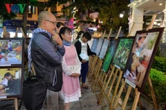 Remise des prix du concours de photos sur les soins de santé primaires