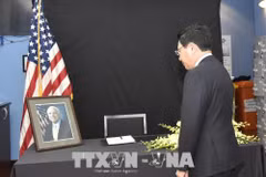 Des organisations et individus rendent hommage au sénateur John McCain 
