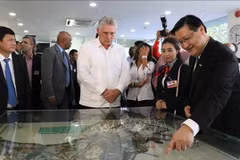 Le président cubain étudie le modèle de technopole de Ho Chi Minh-Ville