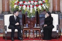 La présidente p.i Dang Thi Ngoc Thinh reçoit le Premier ministre sud-coréen