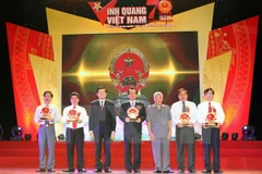 "Gloire du Vietnam" honore dix individus et collectifs