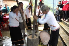 Atmosphère joyeusement animée du Têt Nga Ra de l'ethnie Cor à Quang Ngai 