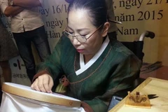  Présentation de broderies d'artisans sud-coréens au Vietnam
