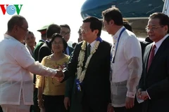 Truong Tan Sang arrive à Manille pour participer au 23e Sommet de l’APEC
