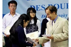 Da Lat : remise de 174 bourses d'études Odon Vallet 