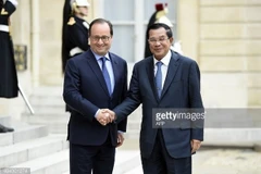 Le PM cambodgien commence une visite officielle en France