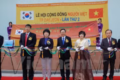 Expos de photos sur les constructions illégales d'îles artificielles de la Chine en Mer Orientale 