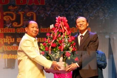 La Journée traditionnelle de la police populaire du Vietnam célébrée au Laos