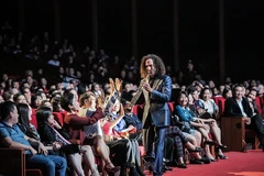 Le saxophoniste Kenny G et Battery Dance font salle comble au Vietnam