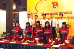 Les premiers lauréats des universités et instituts de Hanoi honorés