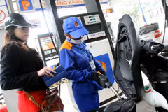 Le prix de l’essence baisse de 391 dôngs le litre